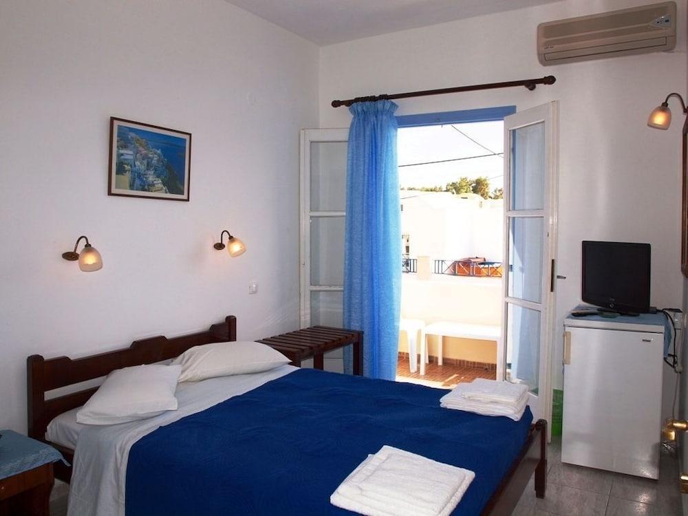 Narkissos Hotel Kamari  Exterior photo